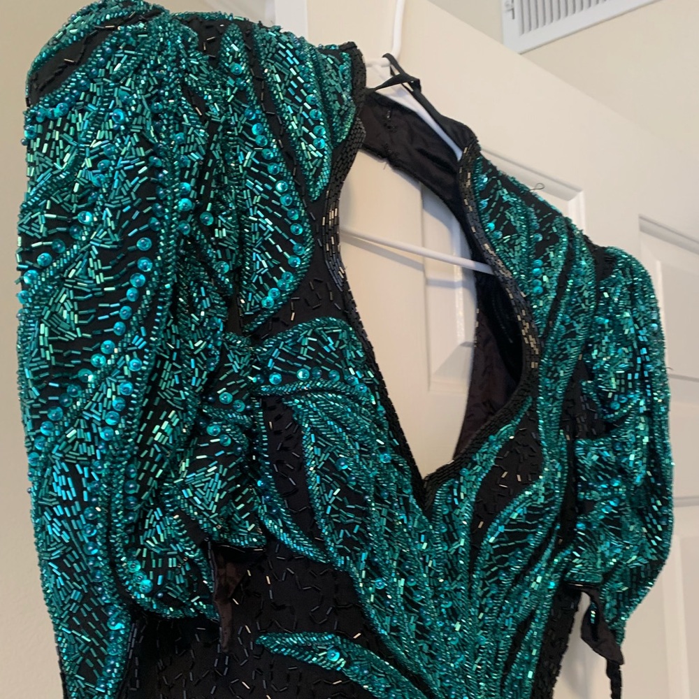 Black and green dress pencil skirt,shoulder pad!